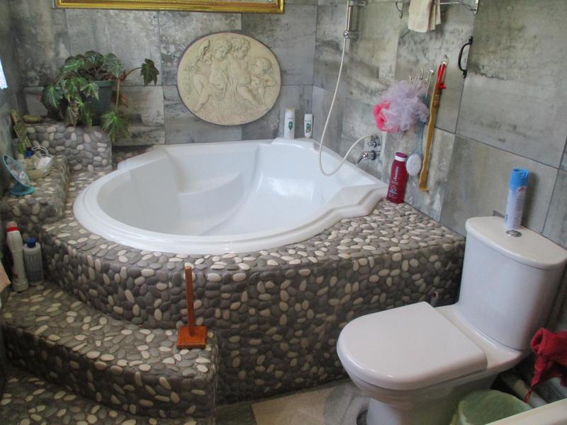 4 Bedroom Property for Sale in Pellissier Free State